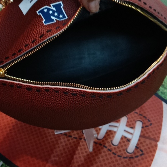 CHICAGO BEARS LIMITED EDITION HANDMADE Football Purse (GOOOOO BEARS) 🏈 - Picture 9 of 13